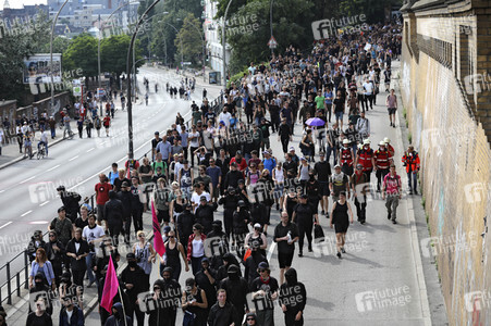 '#BlockG20 – colour the red zone!' Demonstration in Hamburg
