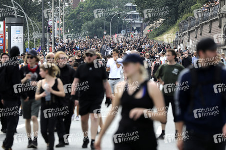 '#BlockG20 – colour the red zone!' Demonstration in Hamburg