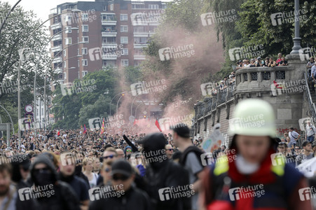 '#BlockG20 – colour the red zone!' Demonstration in Hamburg