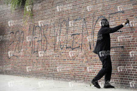 '#BlockG20 – colour the red zone!' Demonstration in Hamburg