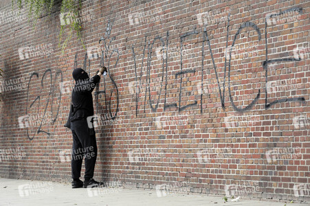 '#BlockG20 – colour the red zone!' Demonstration in Hamburg