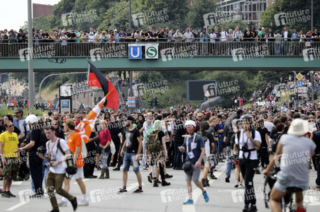 '#BlockG20 – colour the red zone!' Demonstration in Hamburg