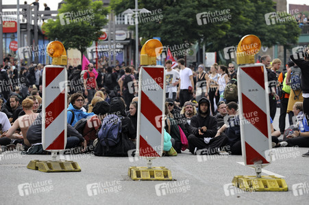 '#BlockG20 – colour the red zone!' Demonstration in Hamburg