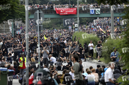 '#BlockG20 – colour the red zone!' Demonstration in Hamburg