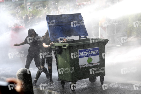 '#BlockG20 – colour the red zone!' Demonstration in Hamburg