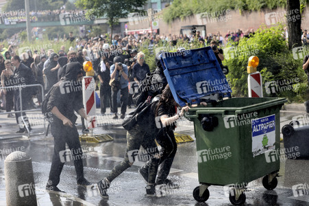 '#BlockG20 – colour the red zone!' Demonstration in Hamburg