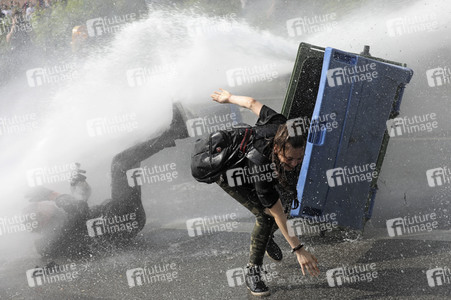 '#BlockG20 – colour the red zone!' Demonstration in Hamburg