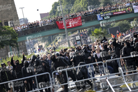 '#BlockG20 – colour the red zone!' Demonstration in Hamburg