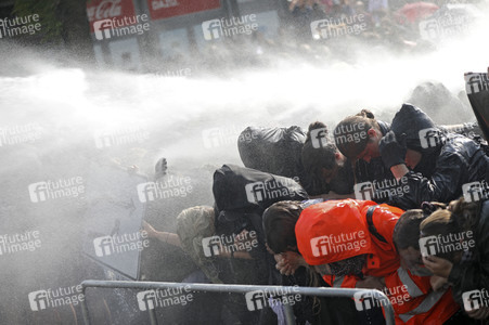 '#BlockG20 – colour the red zone!' Demonstration in Hamburg
