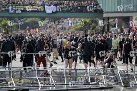 '#BlockG20 – colour the red zone!' Demonstration in Hamburg