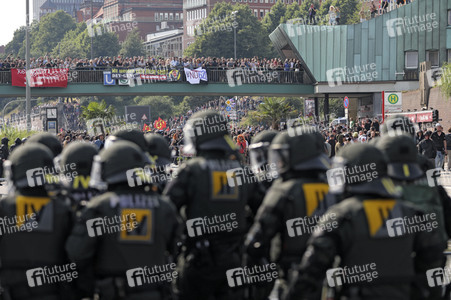 '#BlockG20 – colour the red zone!' Demonstration in Hamburg