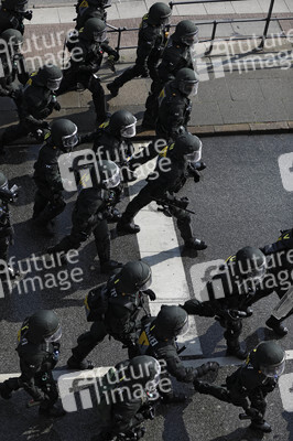'#BlockG20 – colour the red zone!' Demonstration in Hamburg