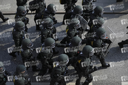 '#BlockG20 – colour the red zone!' Demonstration in Hamburg