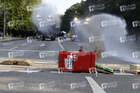 '#BlockG20 – colour the red zone!' Demonstration in Hamburg