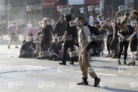 '#BlockG20 – colour the red zone!' Demonstration in Hamburg