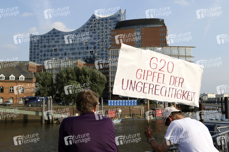 '#BlockG20 – colour the red zone!' Demonstration in Hamburg
