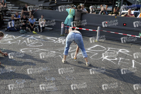 '#BlockG20 – colour the red zone!' Demonstration in Hamburg