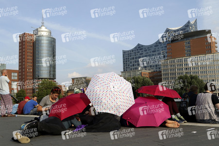 '#BlockG20 – colour the red zone!' Demonstration in Hamburg