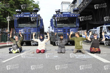'#BlockG20 – colour the red zone!' Demonstration in Hamburg