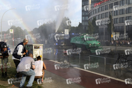 '#BlockG20 – colour the red zone!' Demonstration in Hamburg