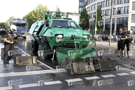 '#BlockG20 – colour the red zone!' Demonstration in Hamburg