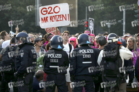 'G20 Welcome to Hell' Demo in Hamburg
