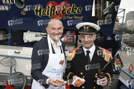 Einweihung der Musical-Fähre 'Heiße Ecke' in Hamburg
