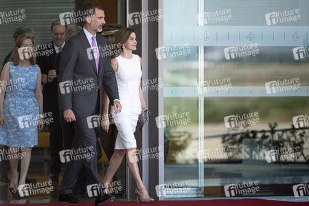 Königin Letizia und König Felipe beim Abflug am Flughafen Madrid-Barajas