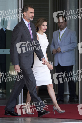 Königin Letizia und König Felipe beim Abflug am Flughafen Madrid-Barajas
