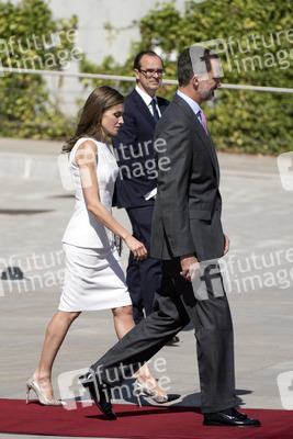 Königin Letizia und König Felipe beim Abflug am Flughafen Madrid-Barajas