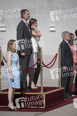 Königin Letizia und König Felipe beim Abflug am Flughafen Madrid-Barajas