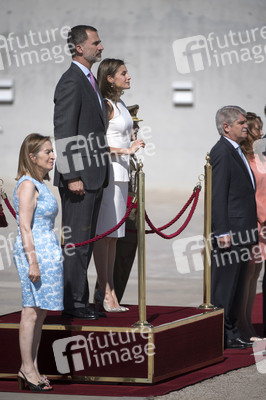 Königin Letizia und König Felipe beim Abflug am Flughafen Madrid-Barajas