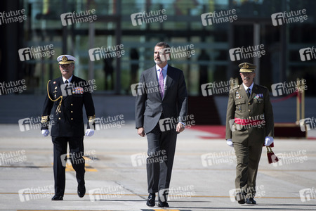 Königin Letizia und König Felipe beim Abflug am Flughafen Madrid-Barajas