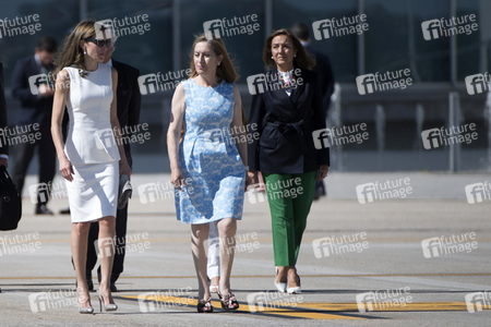 Königin Letizia und König Felipe beim Abflug am Flughafen Madrid-Barajas