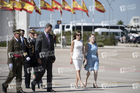 Königin Letizia und König Felipe beim Abflug am Flughafen Madrid-Barajas