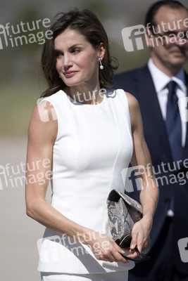 Königin Letizia und König Felipe beim Abflug am Flughafen Madrid-Barajas