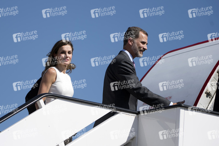 Königin Letizia und König Felipe beim Abflug am Flughafen Madrid-Barajas