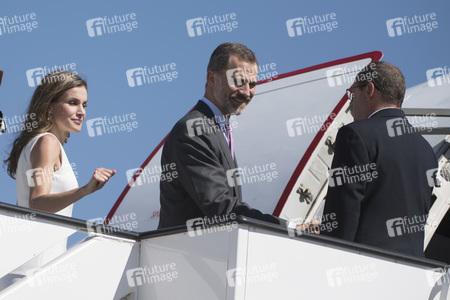 Königin Letizia und König Felipe beim Abflug am Flughafen Madrid-Barajas