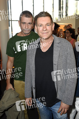 Vernissage 'Aus der Mitte' von Judith Milberg in Berlin