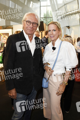 Vernissage 'Aus der Mitte' von Judith Milberg in Berlin