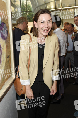 Vernissage 'Aus der Mitte' von Judith Milberg in Berlin