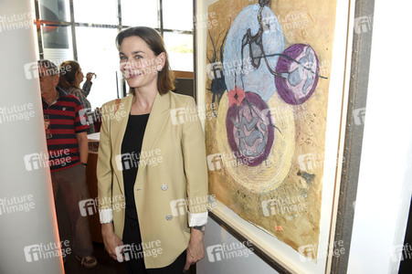 Vernissage 'Aus der Mitte' von Judith Milberg in Berlin