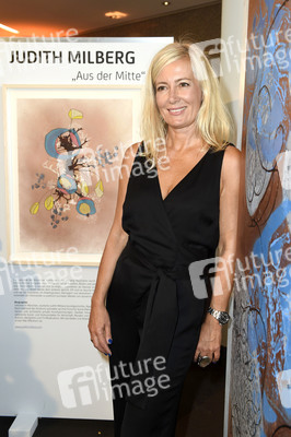 Vernissage 'Aus der Mitte' von Judith Milberg in Berlin