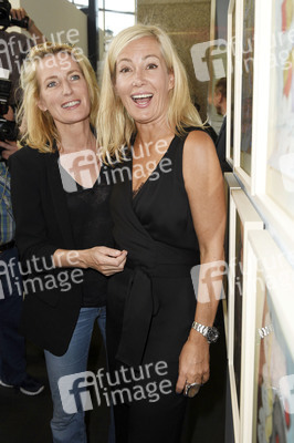 Vernissage 'Aus der Mitte' von Judith Milberg in Berlin