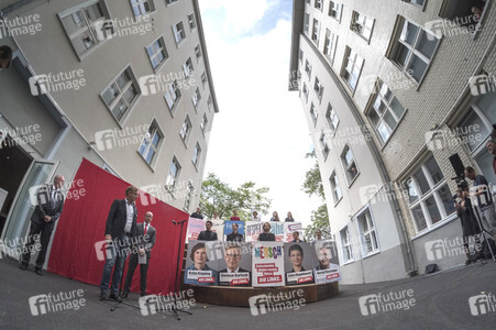 Vorstellung der Bundestagswahlplakte der Linken in Berlin
