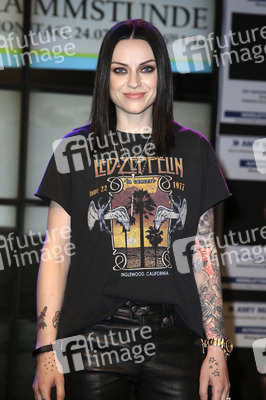 Autogrammstunde von Amy Macdonald in Hamburg