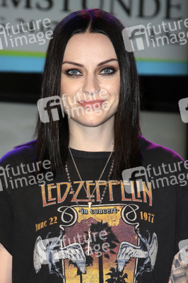 Autogrammstunde von Amy Macdonald in Hamburg