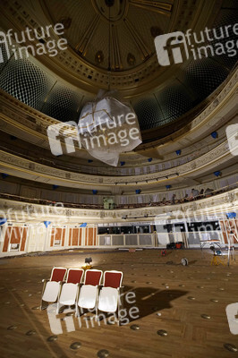 Fototermin 'Erste Stühle im Zuschauersaal Unter den Linden' in Berlin