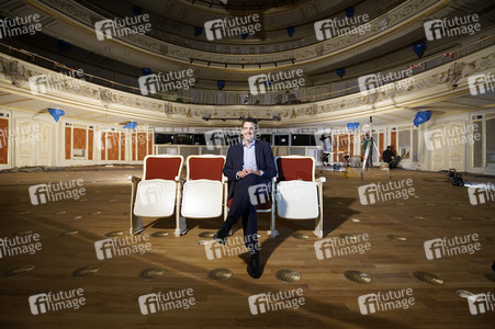 Fototermin 'Erste Stühle im Zuschauersaal Unter den Linden' in Berlin