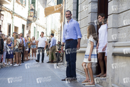 Die spanische Königsfamilie besucht Miró Ausstellung in Sóller